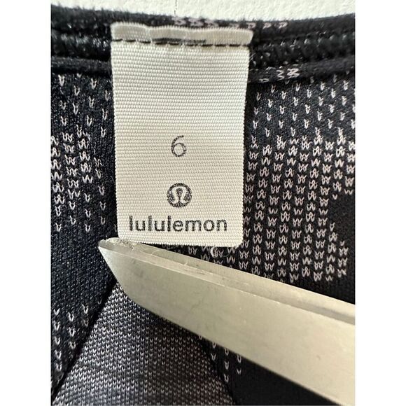 Lululemon Cool Racerback black gray camo women’s tank top size M. #24-1779 - Picture 2 of 4